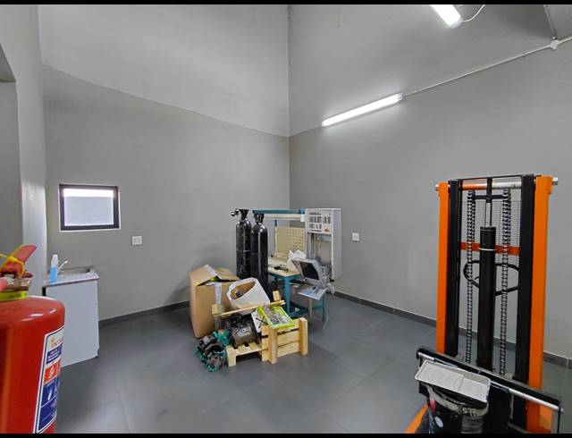 86M² WAREHOUSE TO LET IN CLAYVILLE